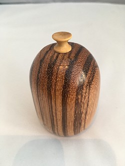 Box in zebrano with boxwood  knob