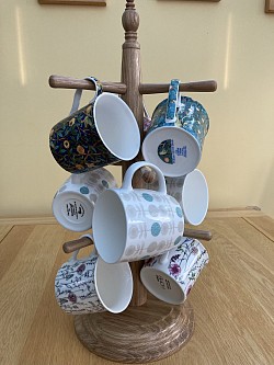 9 mug tree with mugs !